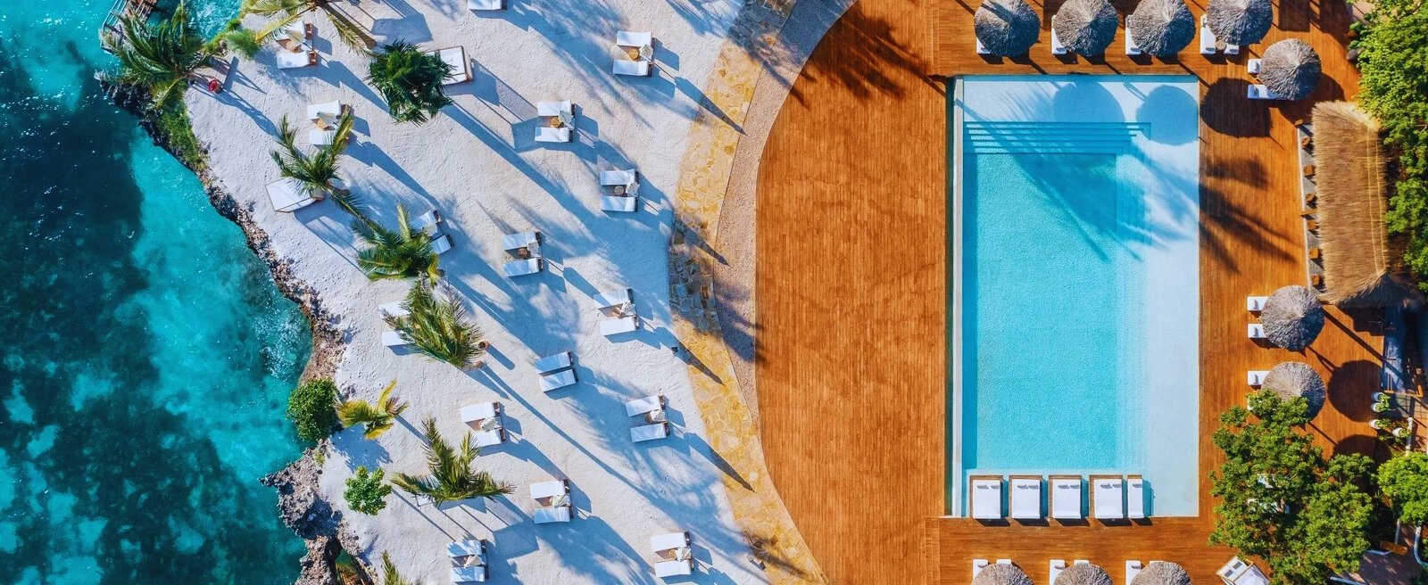 Shauno Beach Bungalows Desktop